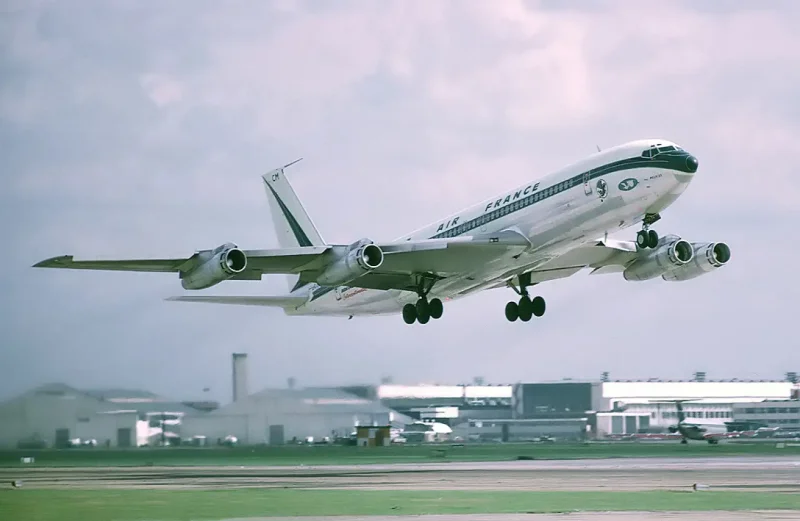 Пассажирский Boeing 707