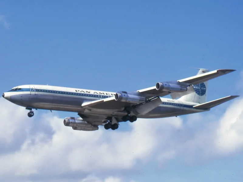 Пассажирский Boeing 707