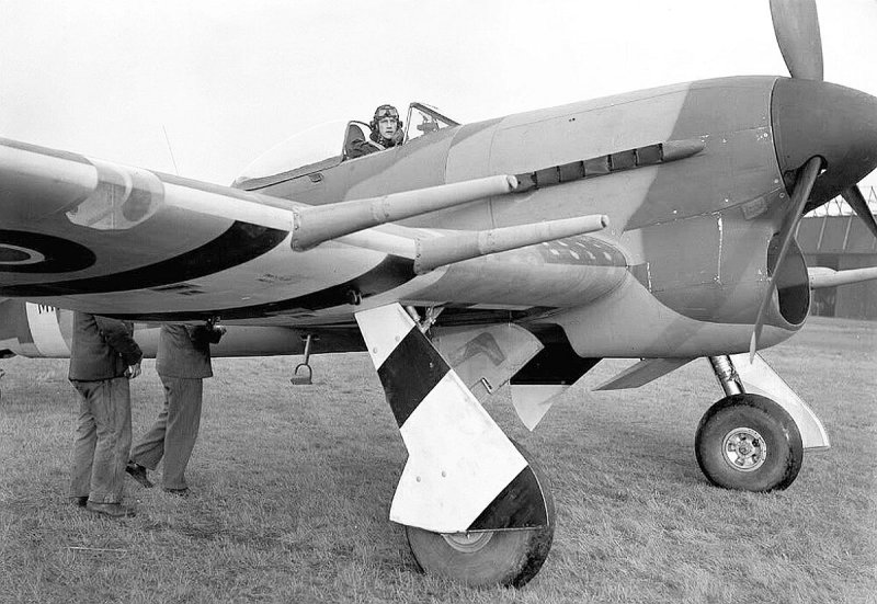 Hawker Typhoon самолет