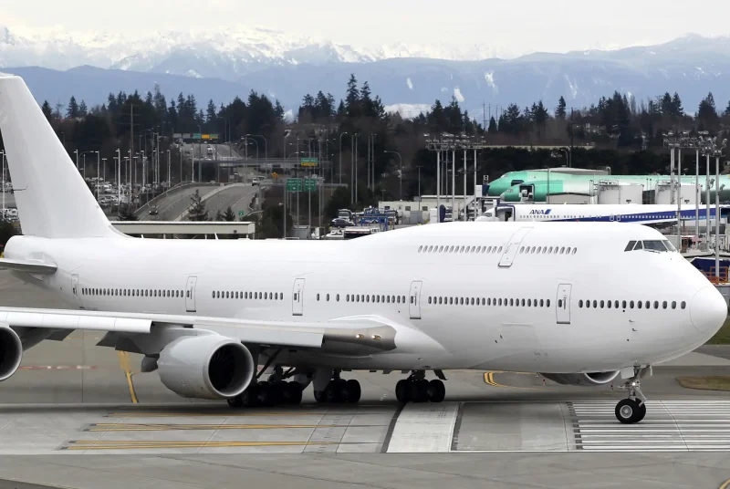 Самолёт Боинг 747 8
