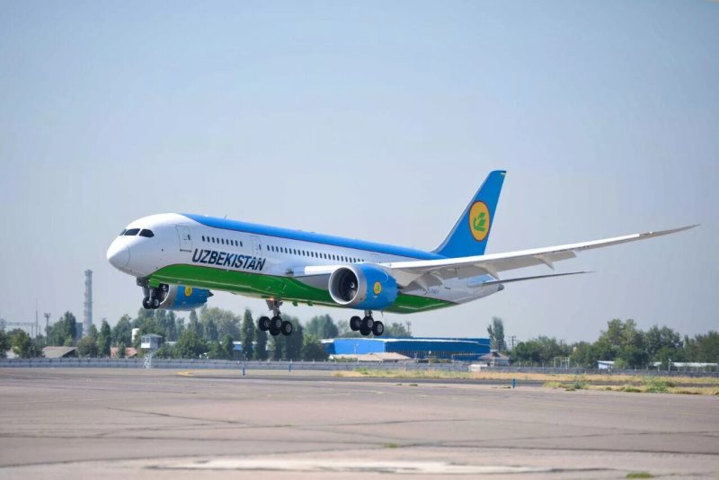 Самолёт авиакомпании Uzbekistan Airways