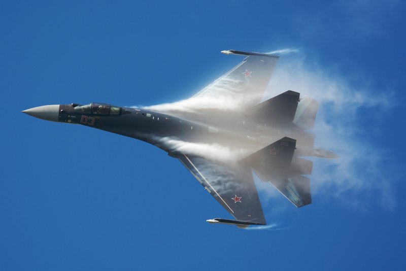 Истребитель сухого "Су-35"