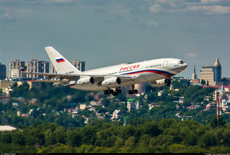 Самолет ил-96-400впу