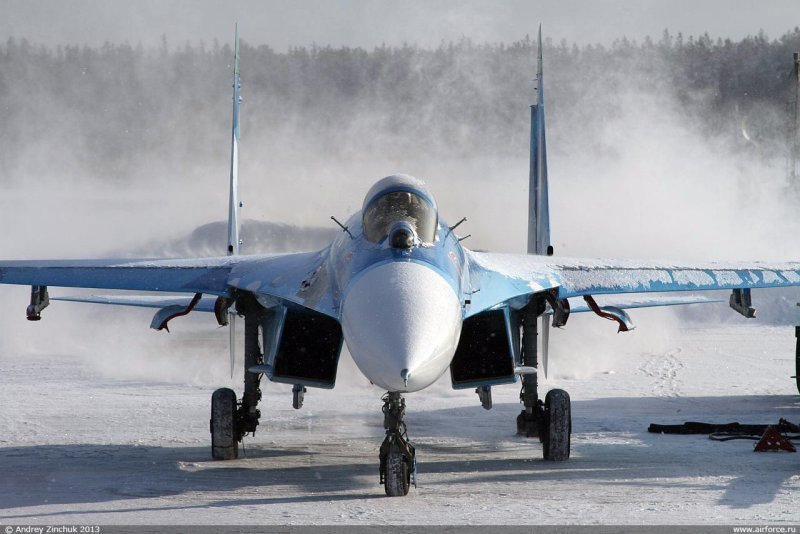 Истребитель Су-27 Витязь