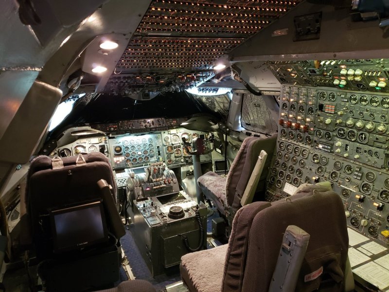 Боинг 747-100 кабина пилотов