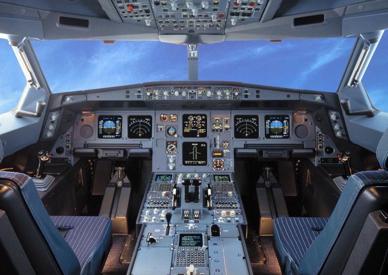 Airbus a330 кабина пилотов