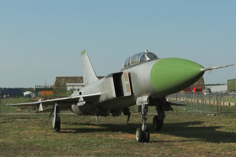 Истребитель Су-15