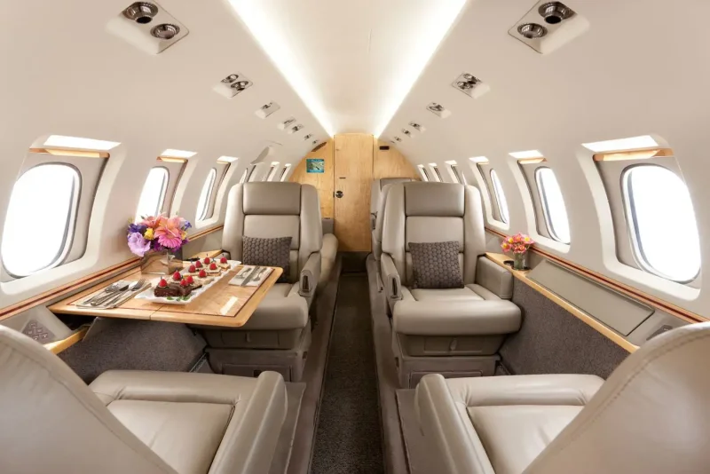 Самолет Hawker 700