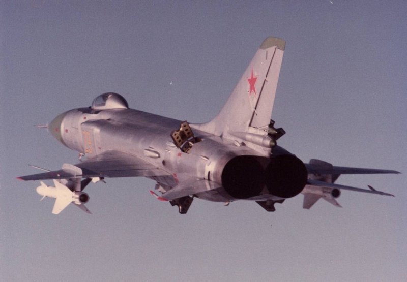 Истребитель Су-15