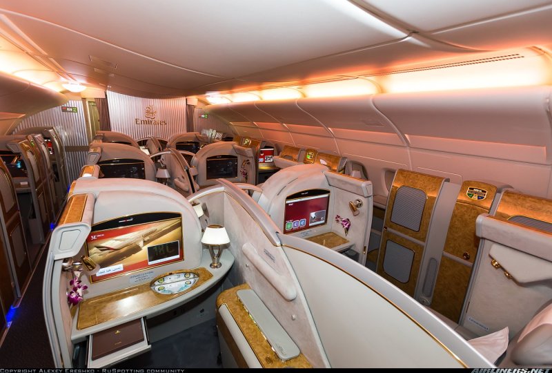 A380 Emirates салон