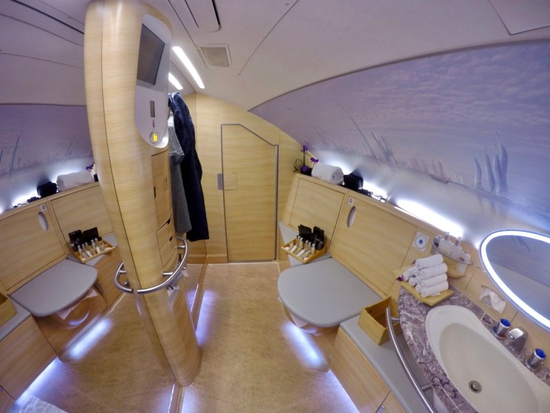 Airbus a380 туалет