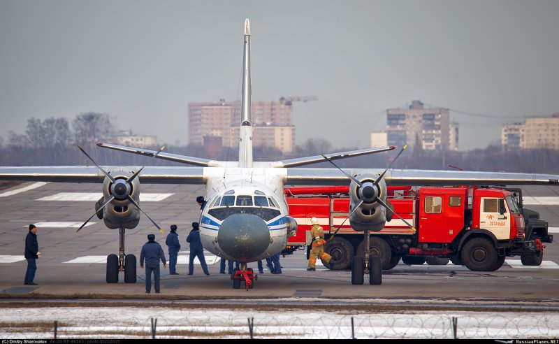 Ан12 аэродром Остафьево