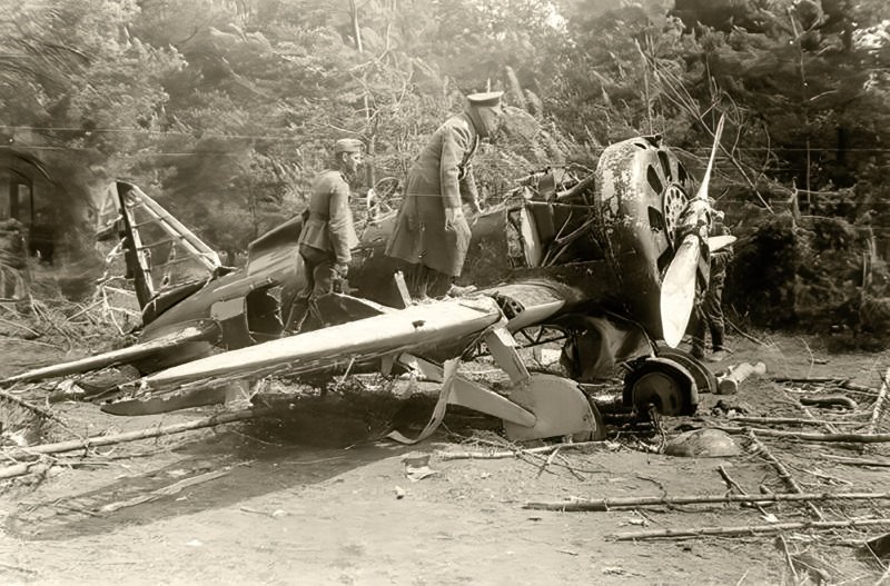 Уничтоженный немецкий самолет 1941-1945