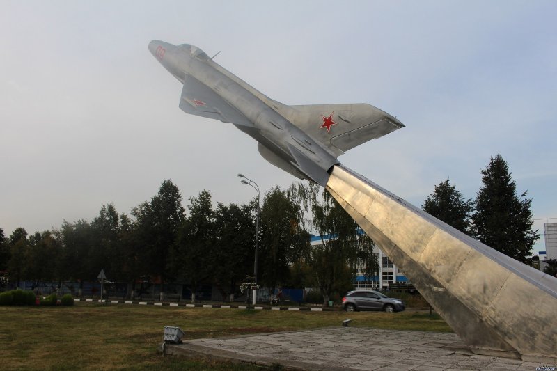 Жуковский самолет памятник