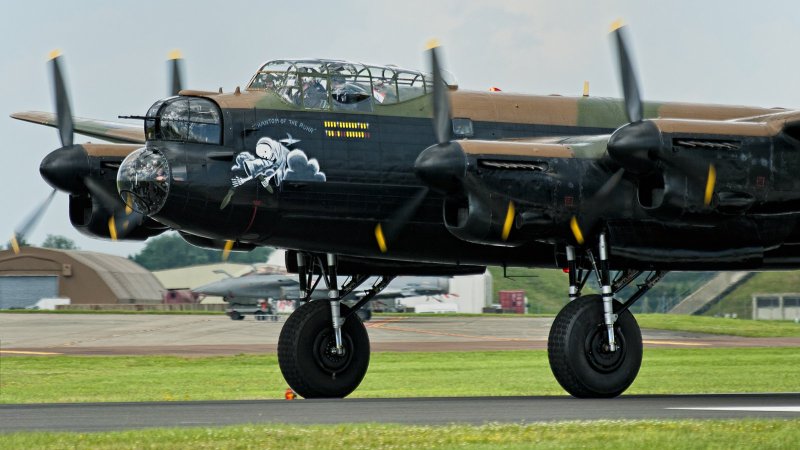 Avro 683 "Lancaster", бомбардировщик