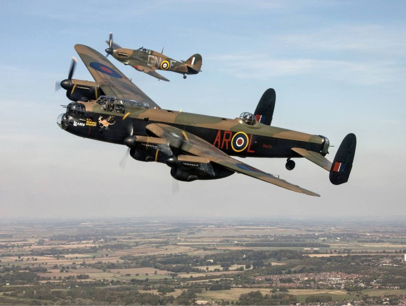 Бомбардировщик Avro Lancaster