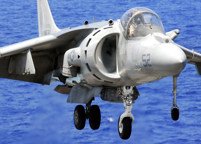 Самолет Harrier Jump Jet