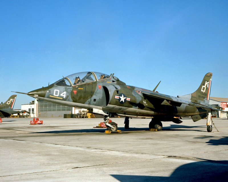 Самолет av-8a Harrier b10