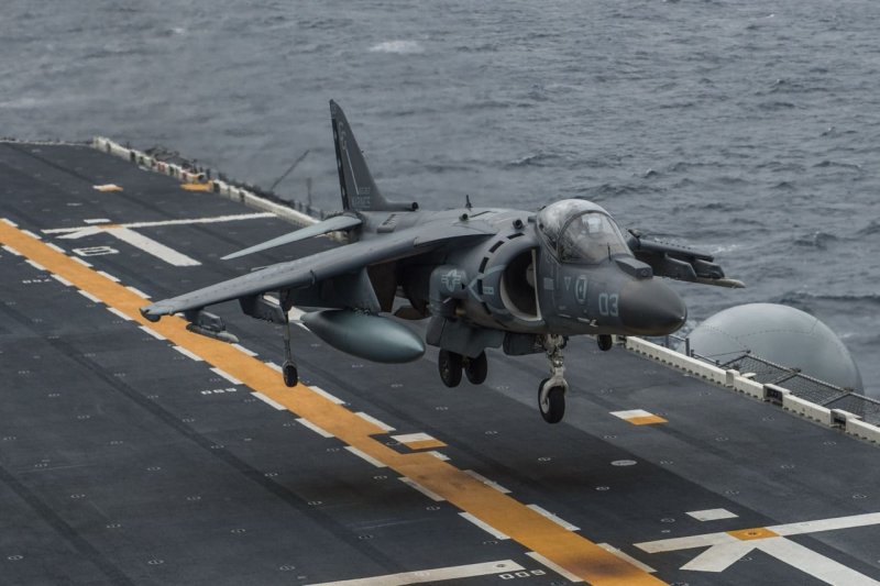 Av-8b "Harrier" авианосец