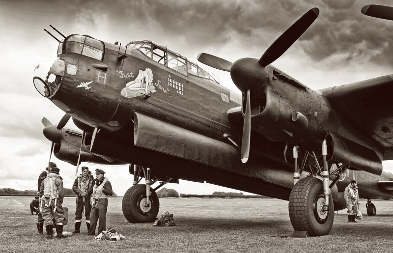 Бомбардировщик Avro Lancaster