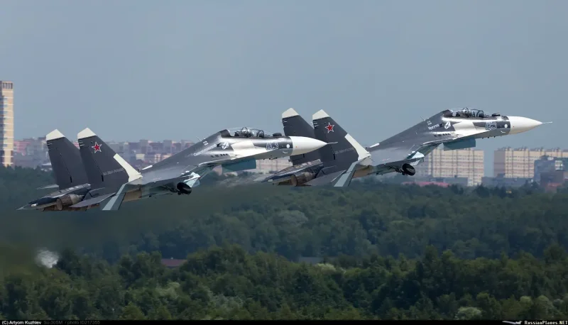 Самолет-истребитель Су-30