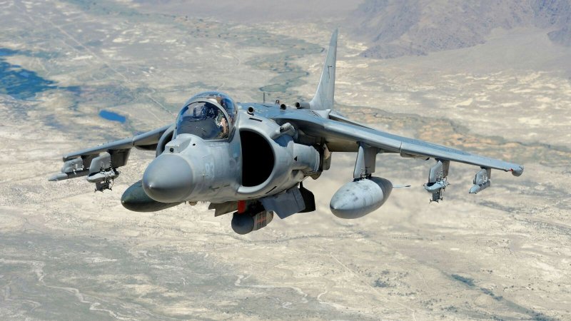 Штурмовик av-8b Harrier