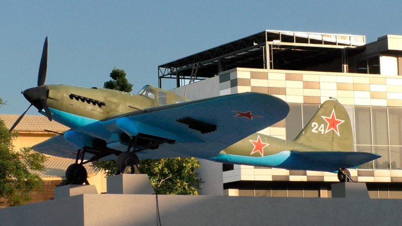 Новороссийск памятник самолет ил-2