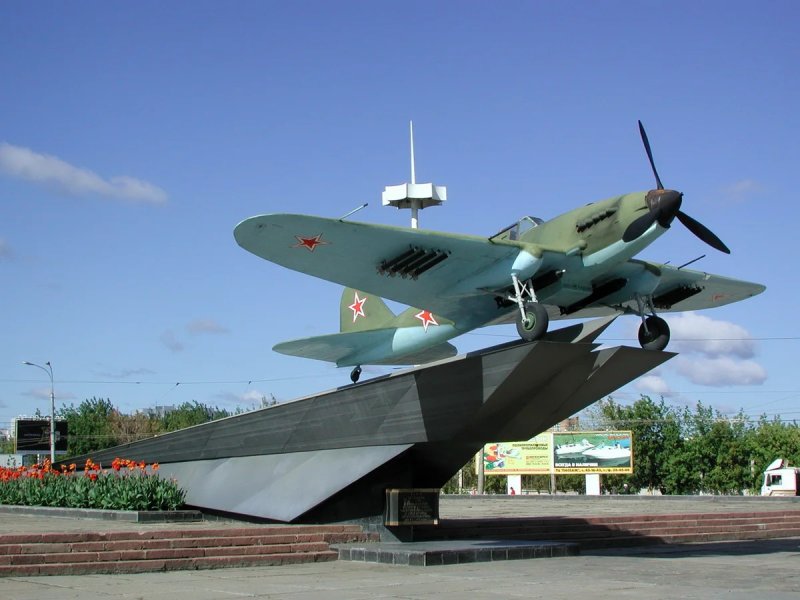 Ил-2 Самара памятник