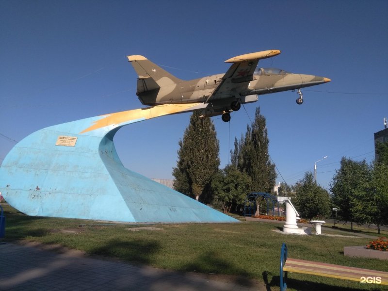 Памятник самолету л 39 Барнаула