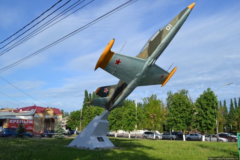 Мичуринск самолет памятник