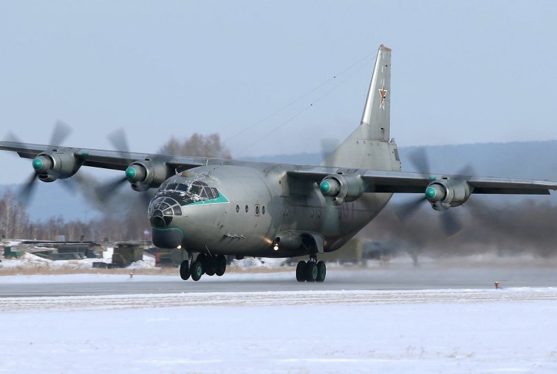 Турбовинтовой самолет АН-12