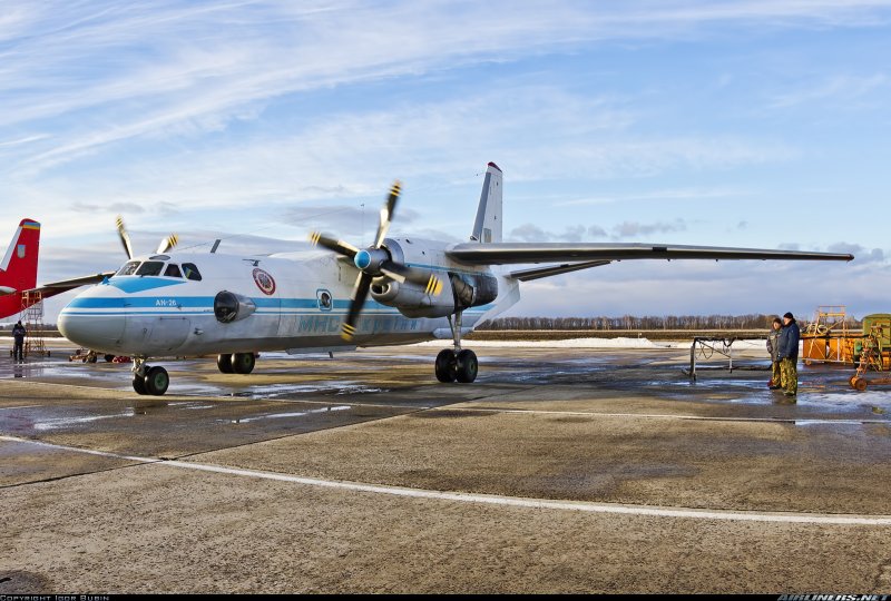 АН-26 транспортный самолёт