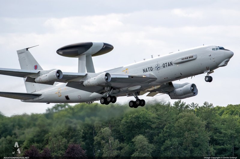 Самолет AWACS E-3a Sentry