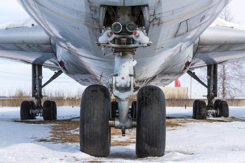 Шасси самолета фото