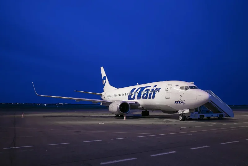 Boeing 737-500 UTAIR