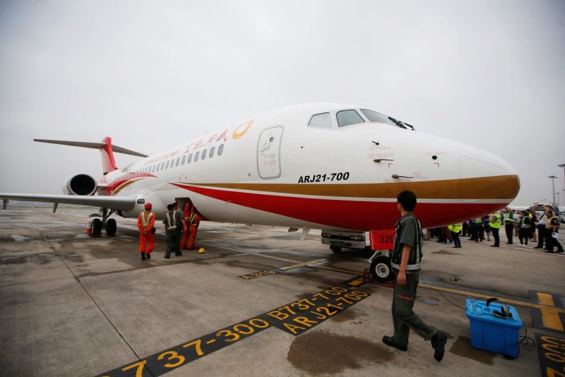 Китайский региональный самолет arj21-700