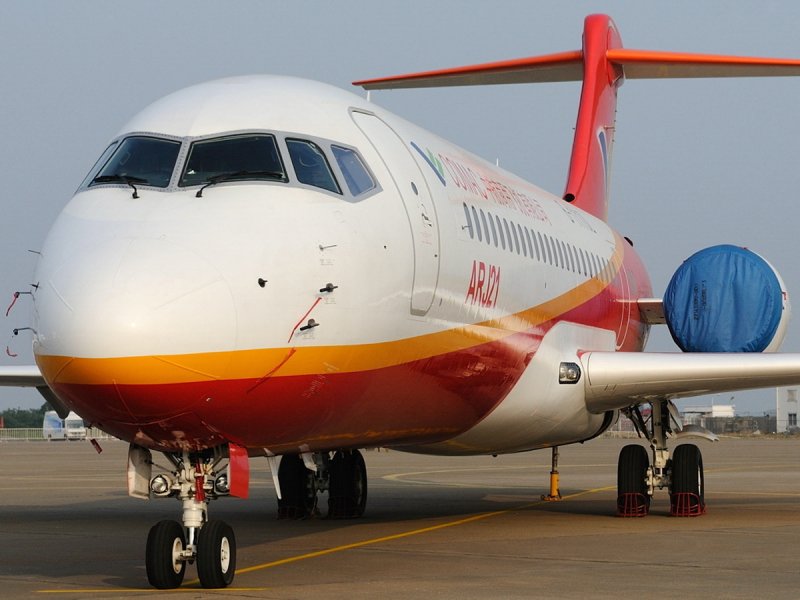 Китайский пассажирский самолет arj21
