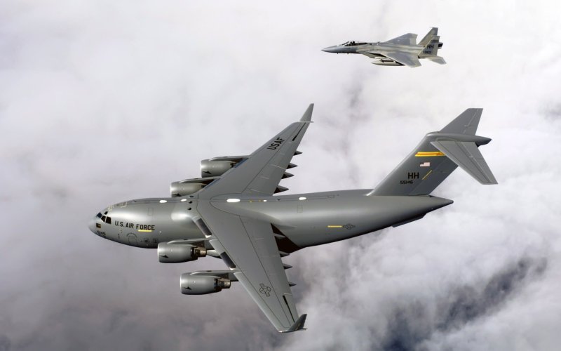 C) MCDONNELL Douglas c-17 самолет США