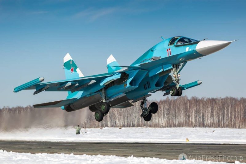 Су-34 бомбардировщик