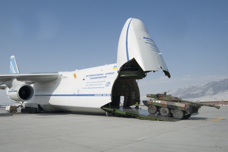 АН-124 транспортный самолёт