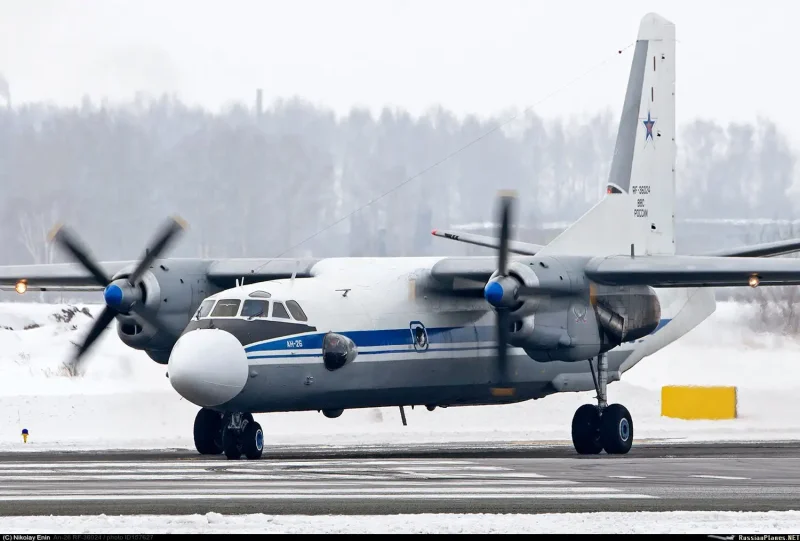 АН-24 военно-транспортный самолёт