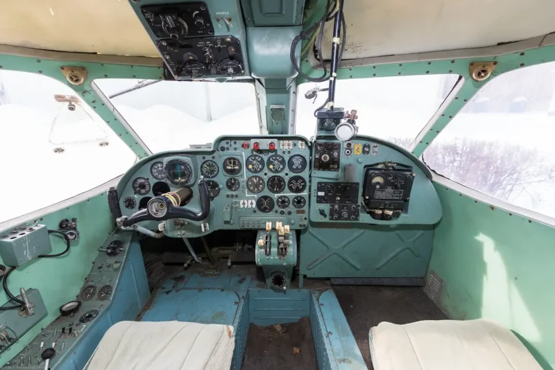 АН-28 кабина пилотов