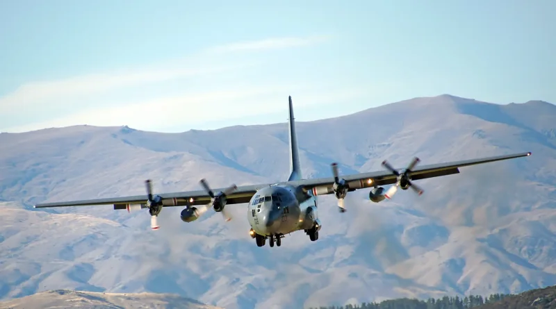 АН-12 военно-транспортный самолёт в Афганистане