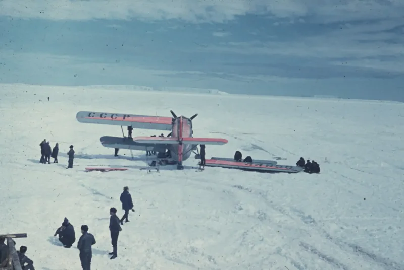 Самолёт АН-2 полярной авиации