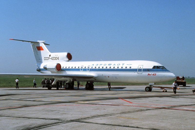 Як-42 пассажирский самолёт