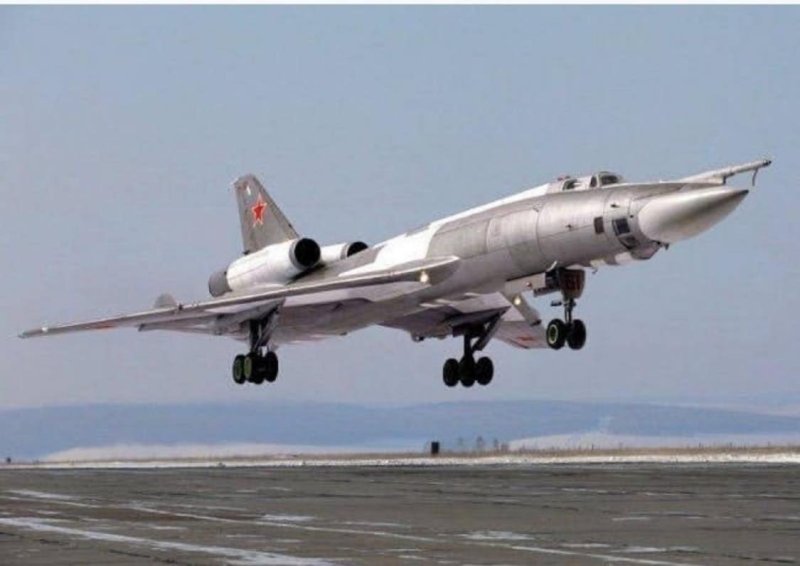 Ту-22 сверхзвуковой самолёт