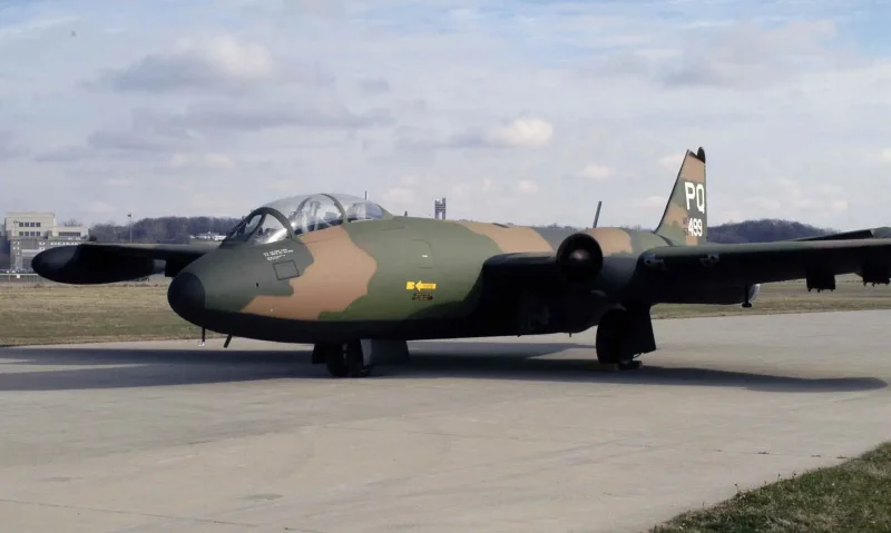 Martin b-57b Canberra год