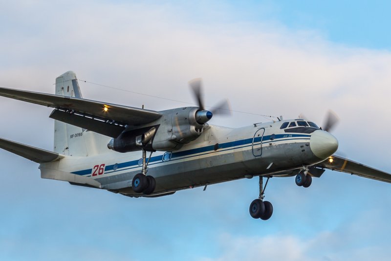 АН-26 военно-транспортный самолёт