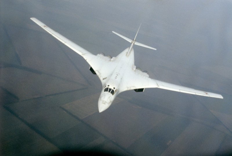 Стратегический ракетоносец ту-160 белый лебедь
