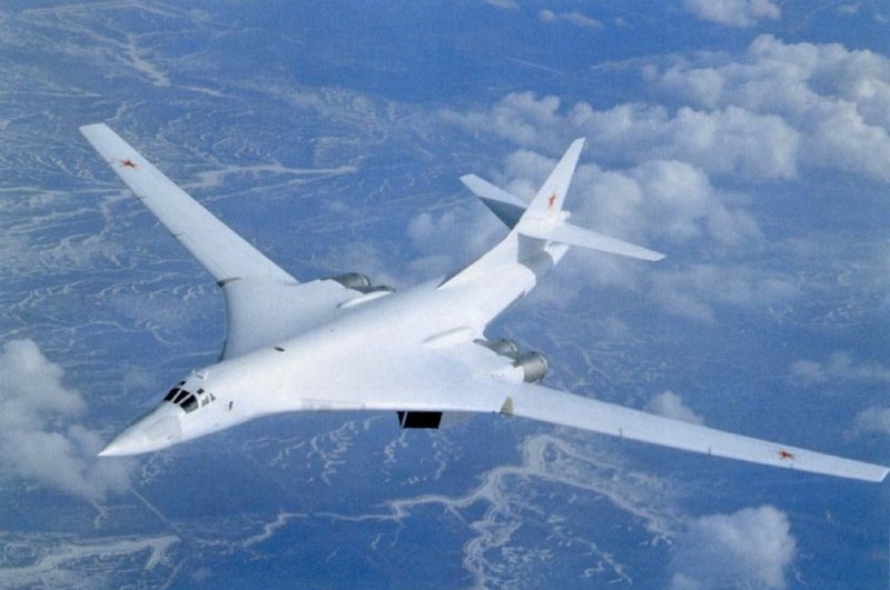 Стратегический бомбардировщик ту-160 белый лебедь